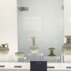 文物陈列有机玻璃展示架示例3